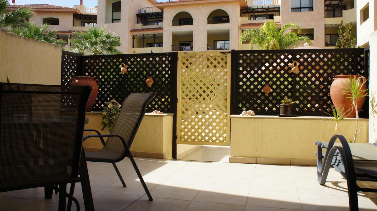 Townhouse Queens Gardens Paphos Zimmer foto