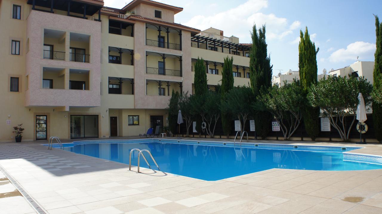 Townhouse Queens Gardens Paphos Zimmer foto