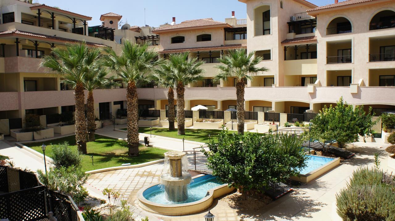 Townhouse Queens Gardens Paphos Exterior foto